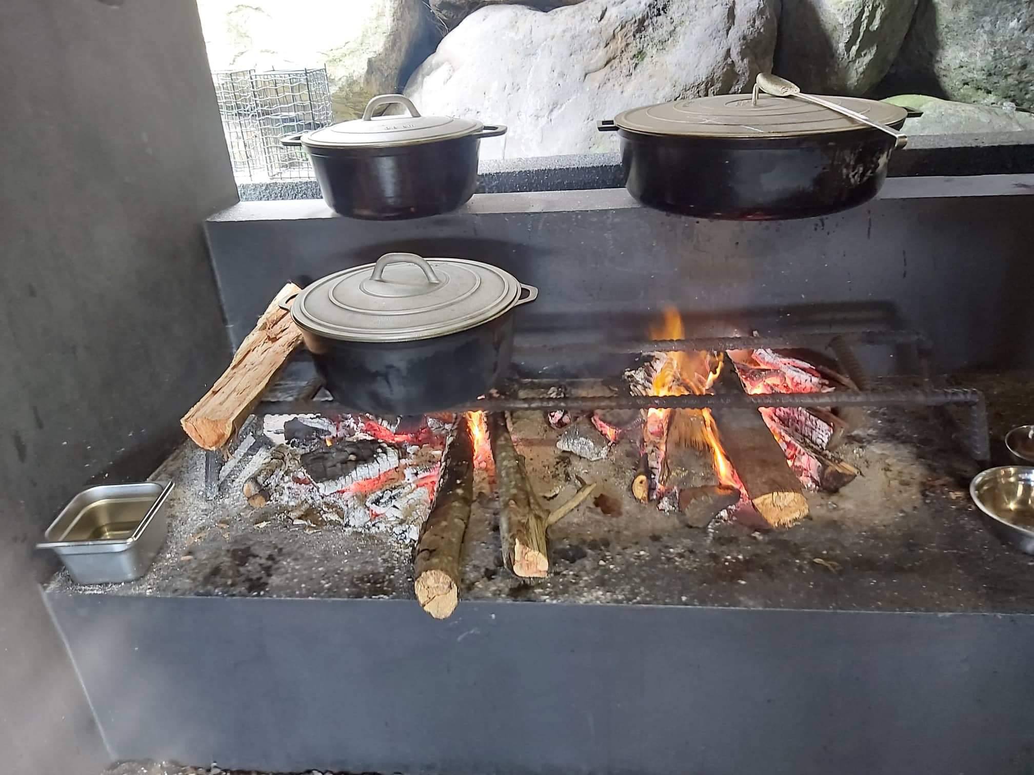 ATELIER DE CUISINE TRADITIONNEL AU FEU DE BOIS